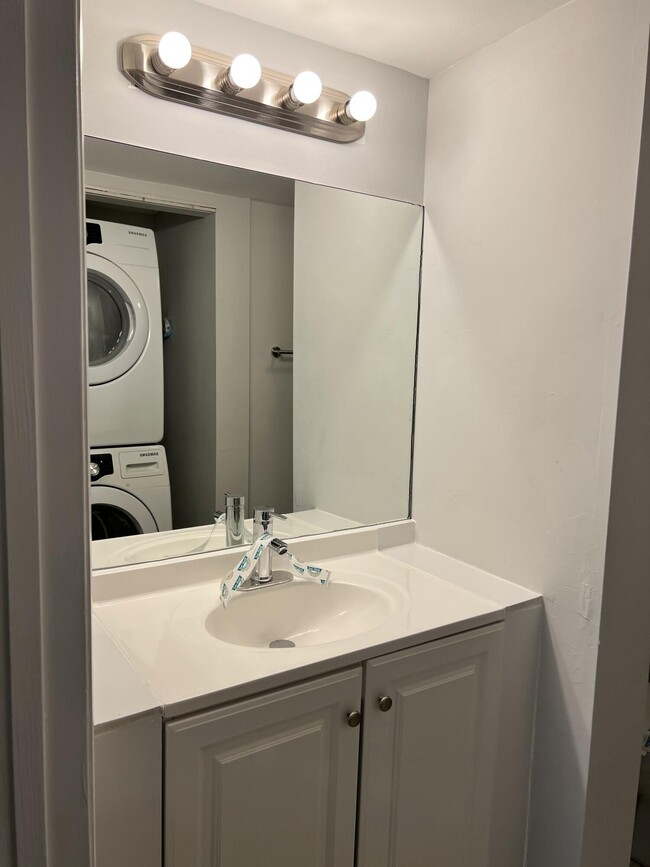 Building Photo - 7149 Golf Colony Ct