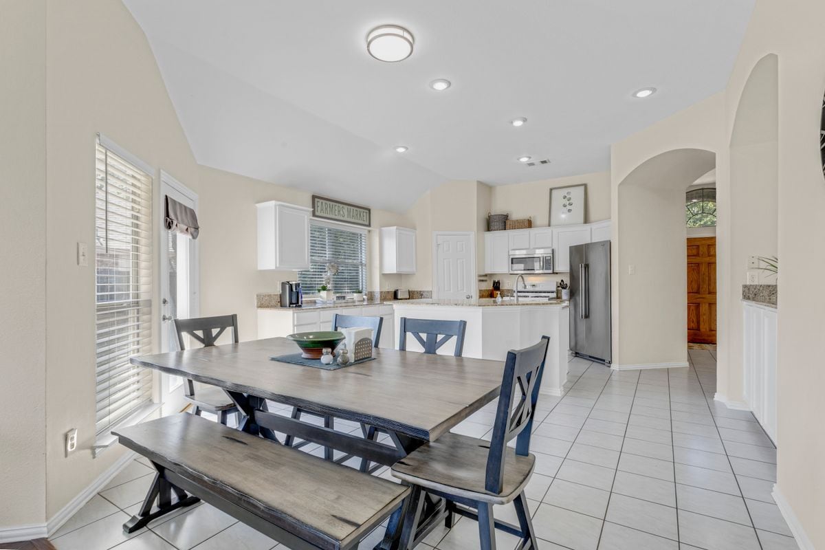 Building Photo - 1438 Royal Oaks Dr