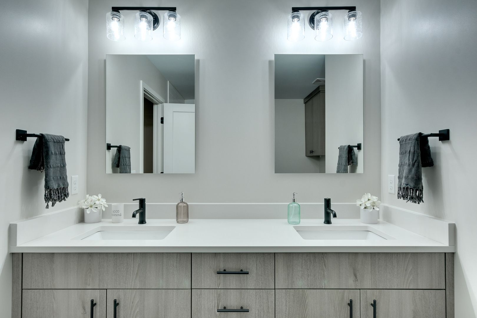 En Suite - 1013 Park Ave
