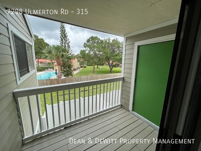 Building Photo - Updated 1/1 Condo - Pool, Pond, Parking