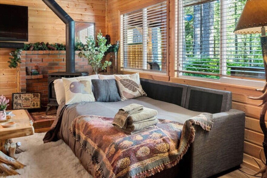 Building Photo - 321 Paradise Dr