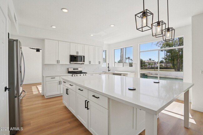 Building Photo - 5953 W Aurora Dr