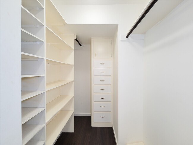 Building Photo - 2243 W Alabama St