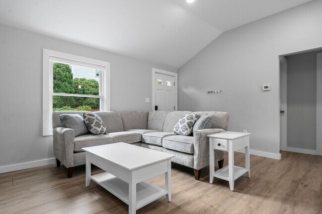 Building Photo - Newly renovated Winter Rental between Long Beach and Good Harbor!