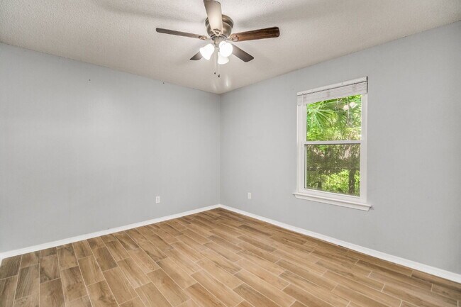 Building Photo - Charming 3-Bedroom Home Near Downtown Pensacola