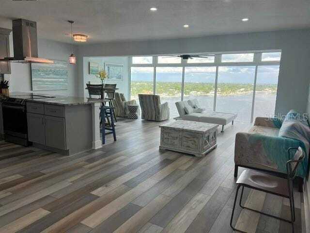 Building Photo - 7200 Sunshine Skyway Ln S