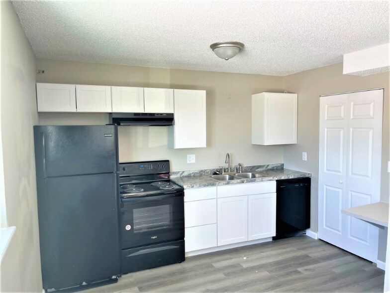 Building Photo - 6651 Provincial Dr