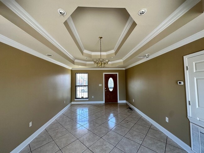 Building Photo - Lovely 4 Bedroom Home