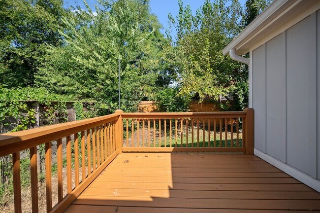 Building Photo - 2600 Aspen Dr