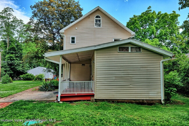 Building Photo - 153 Bross St