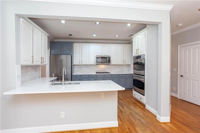 Building Photo - 3206 Windsor Lake Dr NE