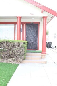 Building Photo - 824 N Ridgewood Pl