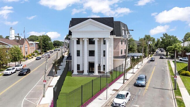Building Photo - 1 Carnation Ave