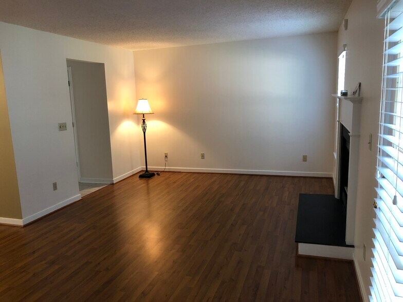Building Photo - 4114 Bush Lake Dr