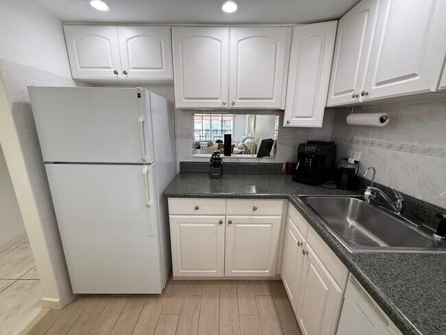 Building Photo - 5300 NE 24th Terrace