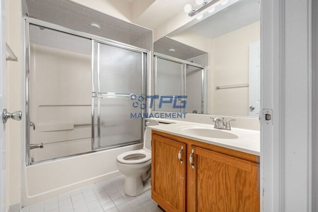 Building Photo - 414 Waterford Dr