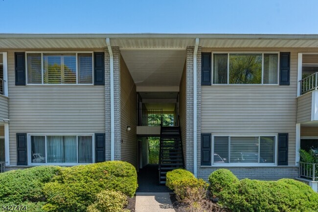 Building Photo - 50 W Lindsley Rd