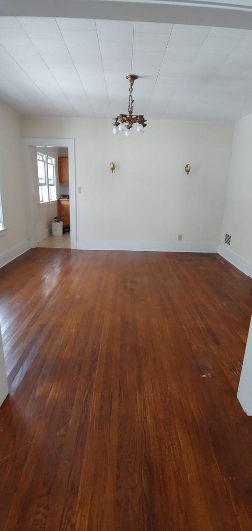 Building Photo - 351-351 Roosevelt Ave