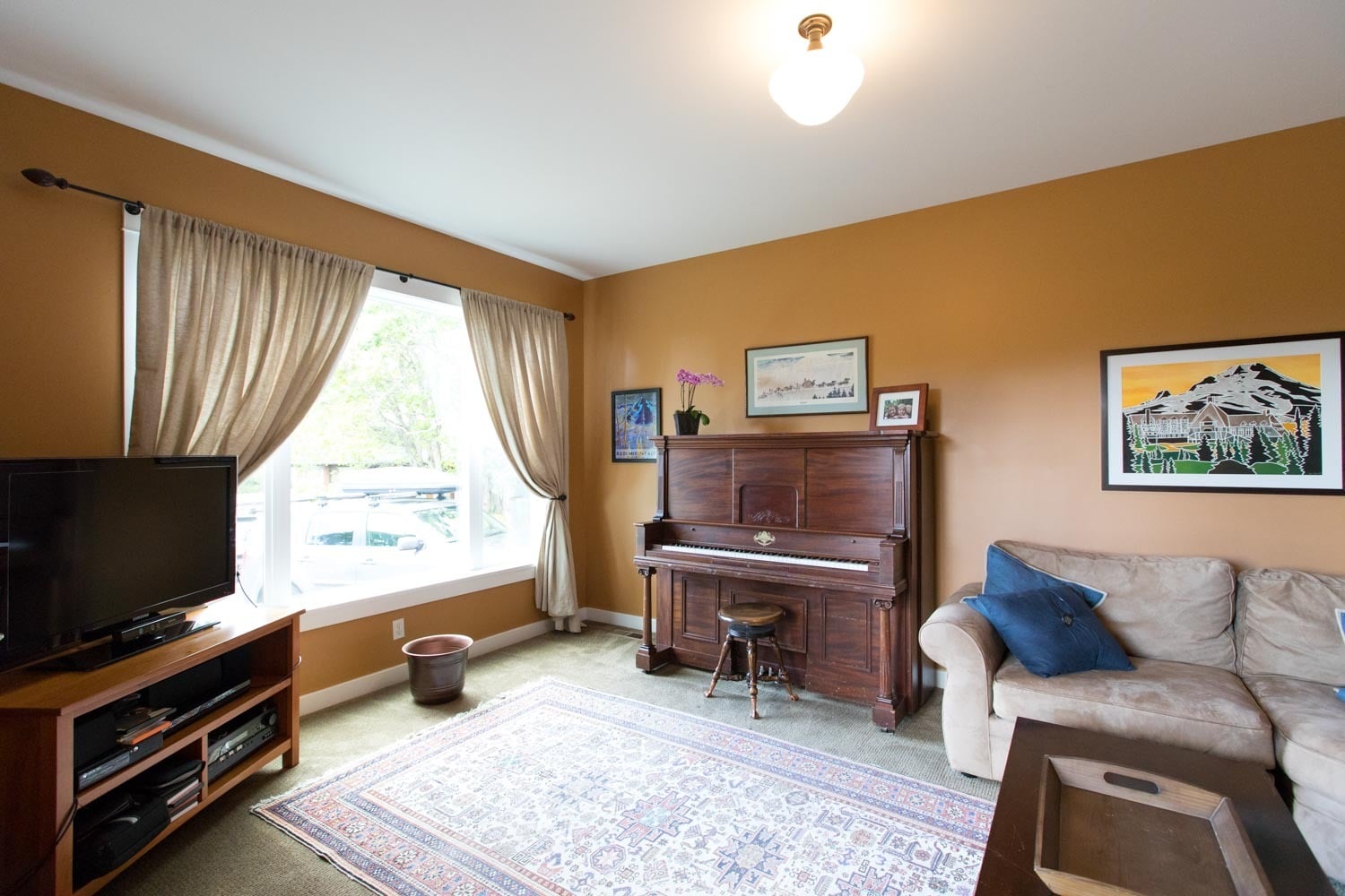 Family Room - 737 Cherryview Ln