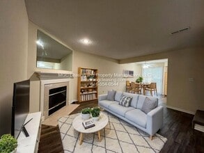 Building Photo - Charming Updated Living Near Historic Downtown Lee’s Summit!