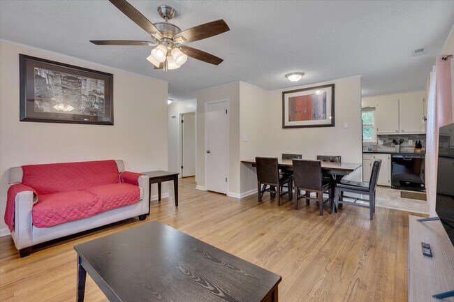 Building Photo - 210 Parthenia Dr