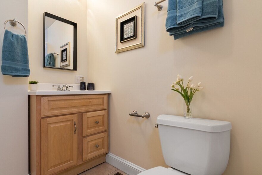 Building Photo - 6 Howell St