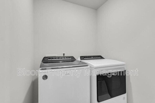 Building Photo - 411 Broad Elm Wy