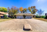 Building Photo - S 79th E Ave Duplex