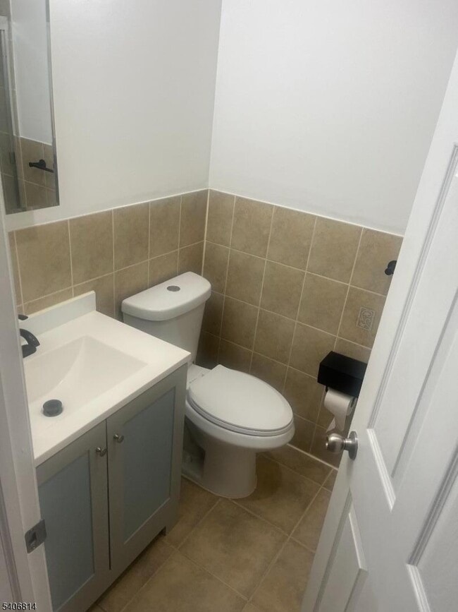 Building Photo - 710 27th St