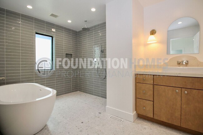 Building Photo - Remodeled Luxury Mill Valley Retreat - FOU...