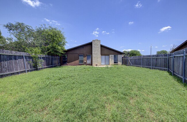 Building Photo - 1200 Westcott Dr