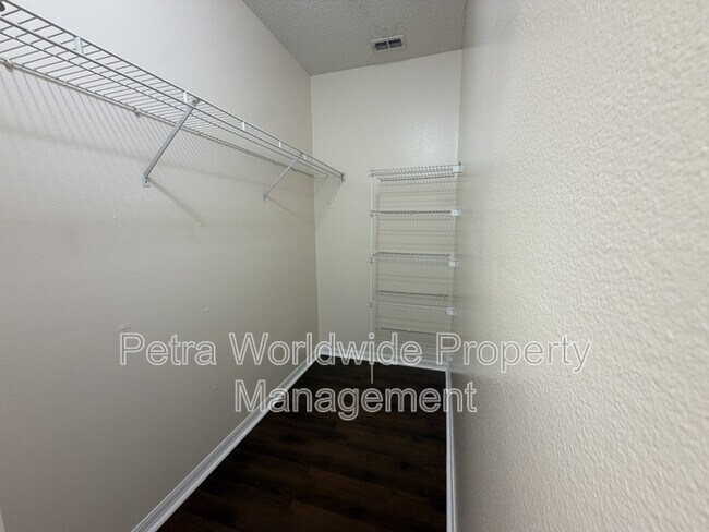 Building Photo - 1074 Universal Rest Pl