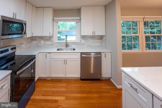 Building Photo - 5629 Signal Point Ct