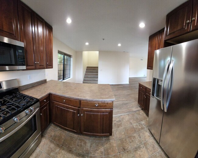 Building Photo - LOCATION-CLOSE PROXIMITY TO POLY CAMPUS
