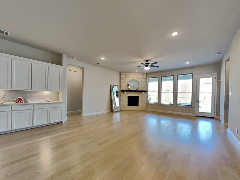 Building Photo - 721 Precious Dr