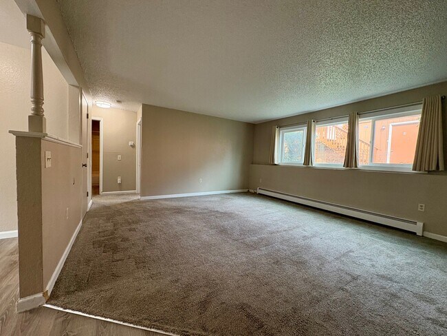 Building Photo - 917 E 46th Ct