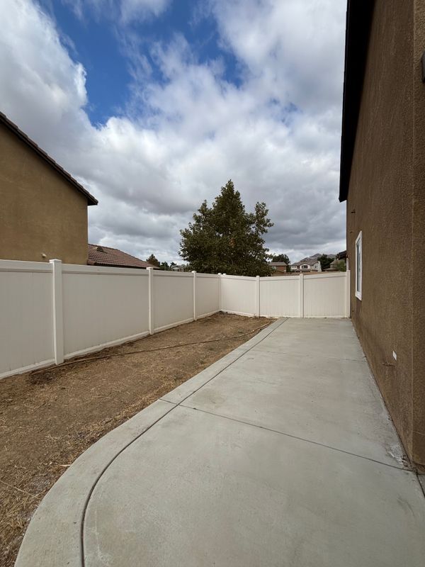 Building Photo - 12828 Shawnee