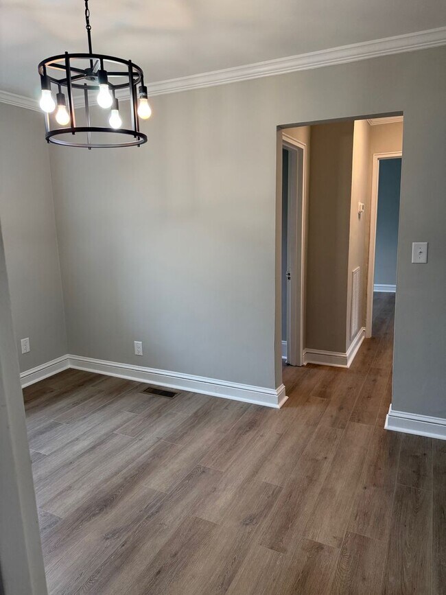 Building Photo - Spacious 2-Bedroom Apartment in Prime Wins...
