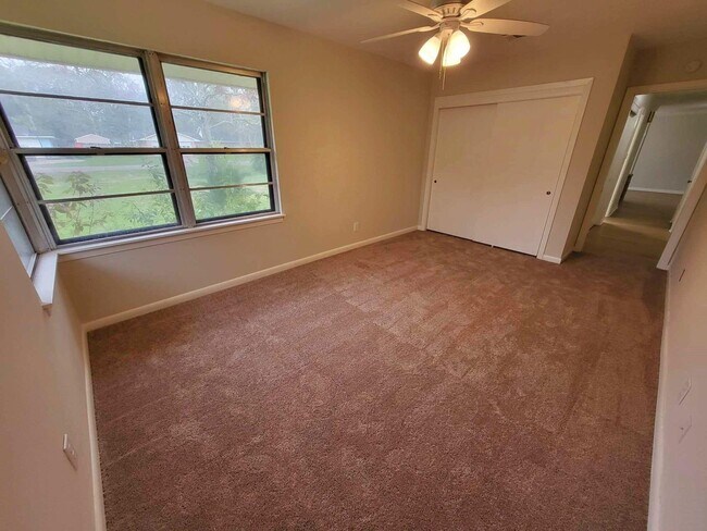 Building Photo - 706 Maple St