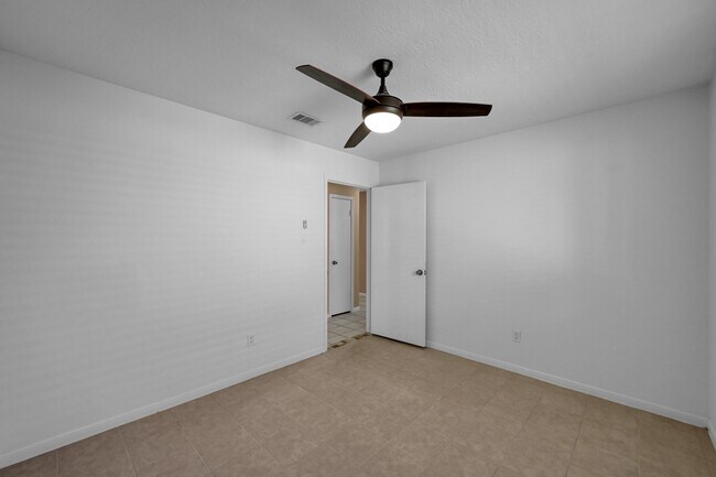 Building Photo - 11923 Silver Canyon Ln