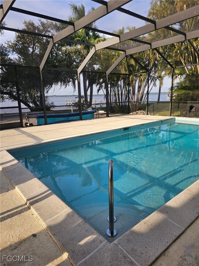 Building Photo - 3933 E River Dr