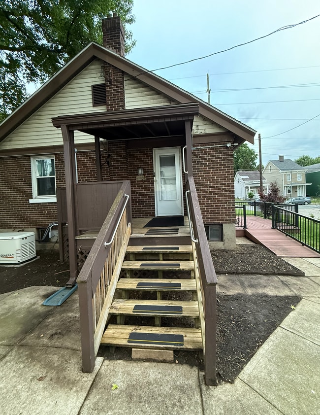 Building Photo - 198 W Ross Ave