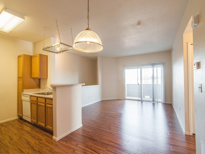 Building Photo - 905 S Zeno Way