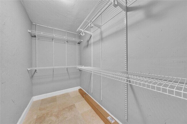 Building Photo - 314 W Frances Ave