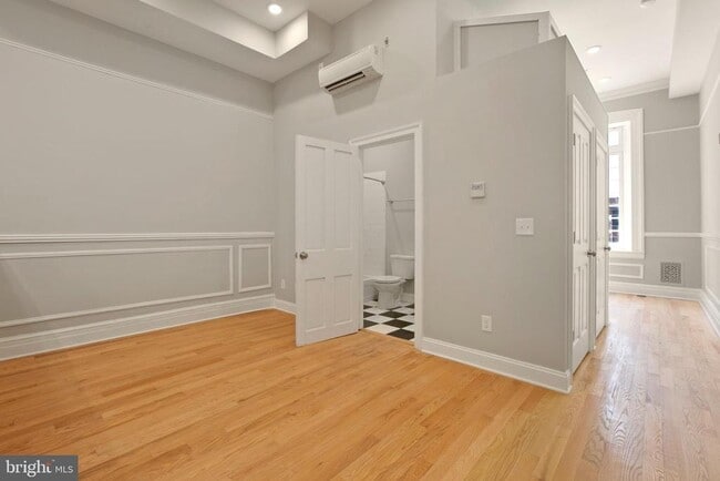 Building Photo - 106 W Saratoga St