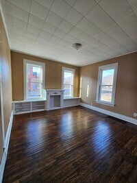 Building Photo - Completely Remodeled 4 bedroom