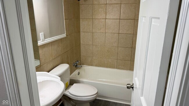 Building Photo - 2215 Durham Dr