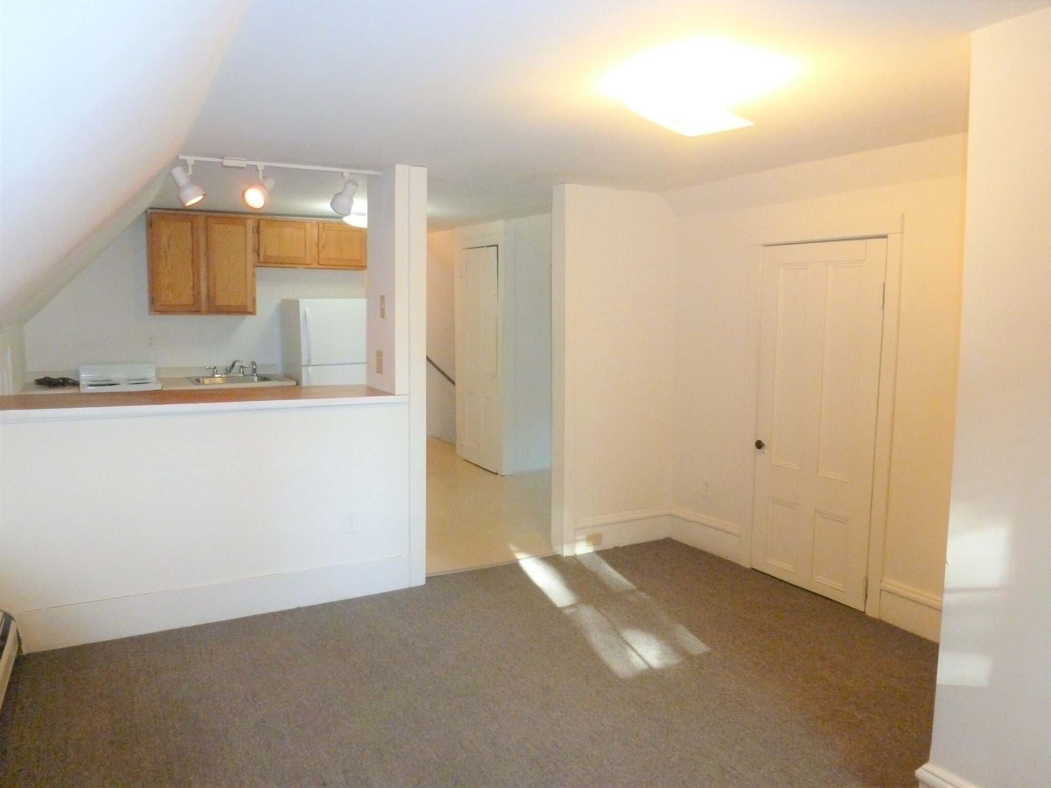 Building Photo - 43 N Willard St