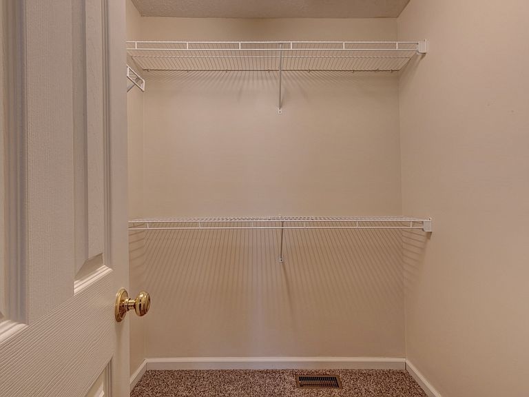 Building Photo - 805 E Sherwood Hills Dr