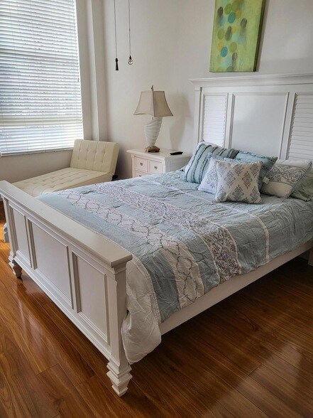 Building Photo - 520 SE 5 Ave